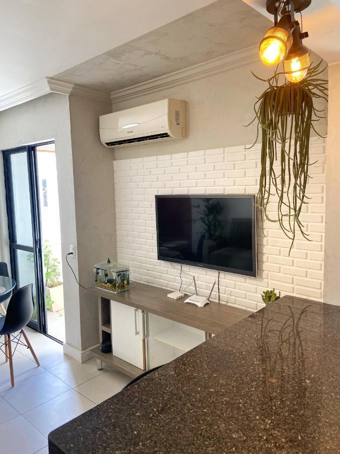 O Melhor Do Centro! Apto 01 Dormitorio Com Garagem E Ar Condicionado Балнеаріу-Камборіу Екстер'єр фото